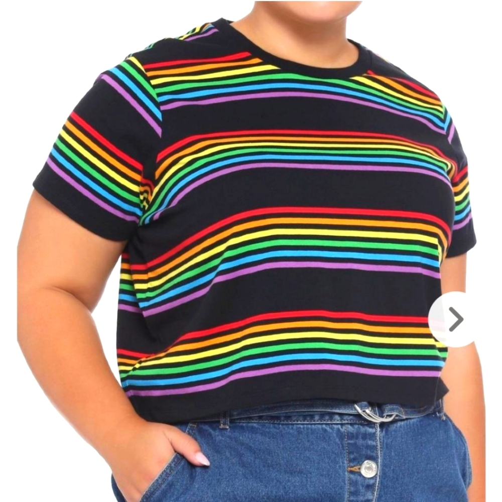 Cropped striped t-shirt